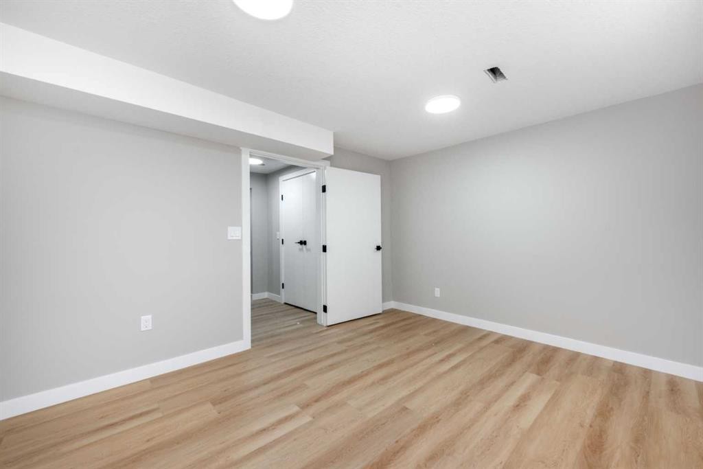 7620 27 Street Se, Calgary, AB - Indoor Photo Showing Other Room