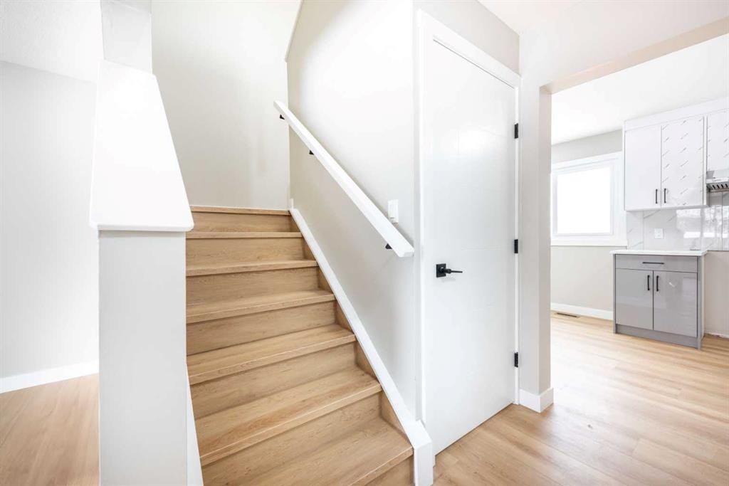 7620 27 Street Se, Calgary, AB - Indoor Photo Showing Other Room