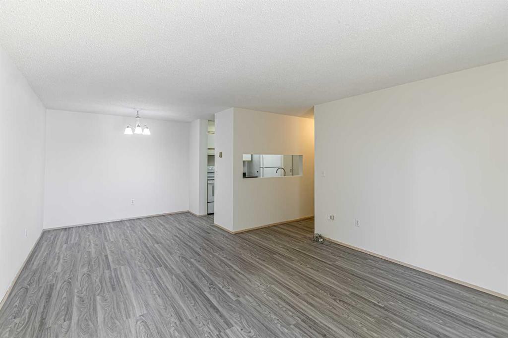 314-21 Dover Point Se, Calgary, AB - Indoor Photo Showing Other Room