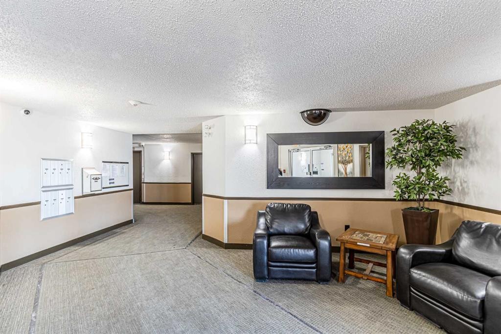 314-21 Dover Point Se, Calgary, AB - Indoor Photo Showing Other Room