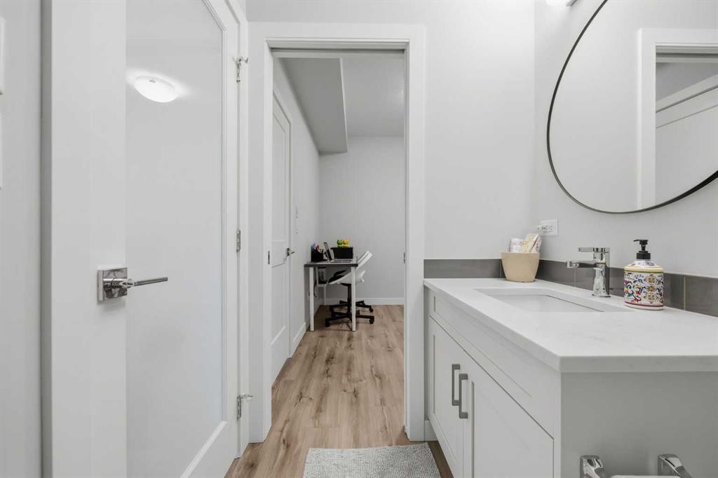 4210-200 Seton Circle Se, Calgary, AB - Indoor Photo Showing Bathroom