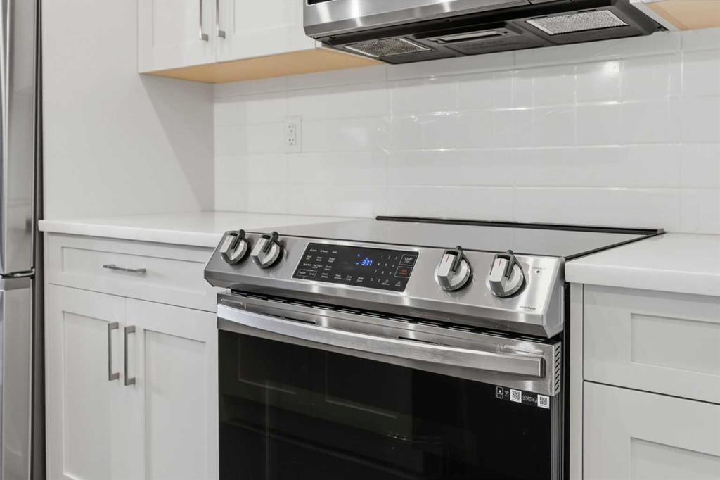 4210-200 Seton Circle Se, Calgary, AB - Indoor Photo Showing Kitchen