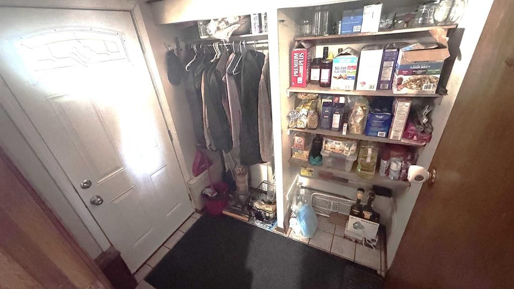 6503 33 Avenue Nw, Calgary, AB - Indoor