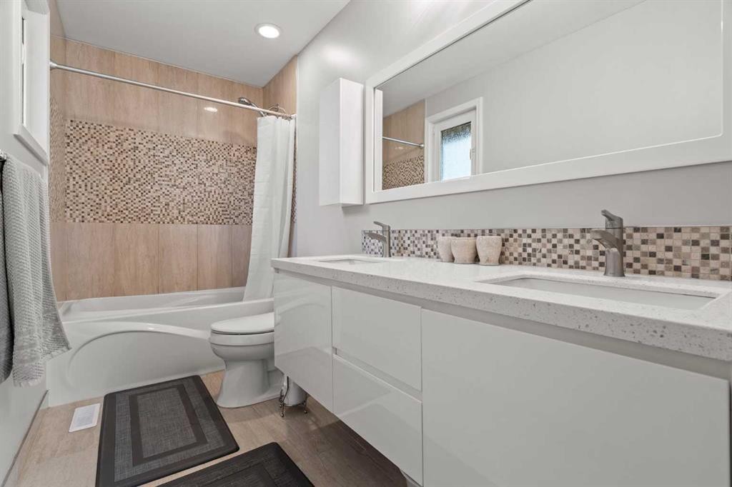 124 Canterbury Drive Sw, Calgary, AB - Indoor Photo Showing Bathroom