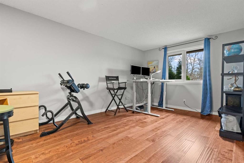 124 Canterbury Drive Sw, Calgary, AB - Indoor Photo Showing Other Room