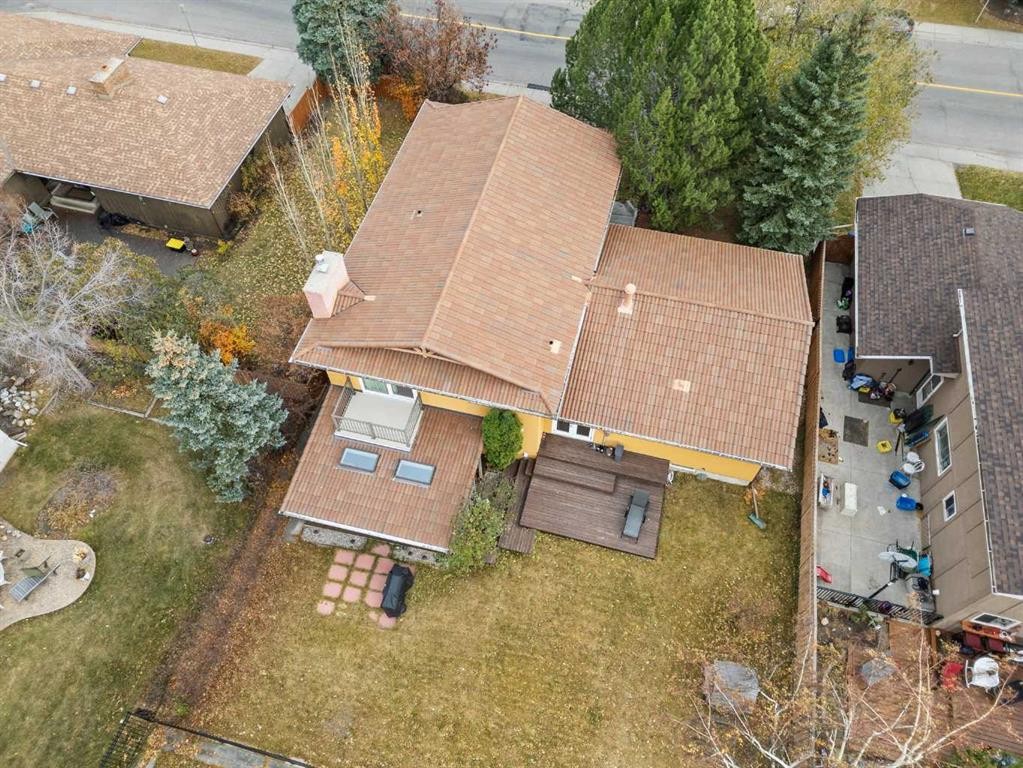 124 Canterbury Drive Sw, Calgary, AB - Outdoor