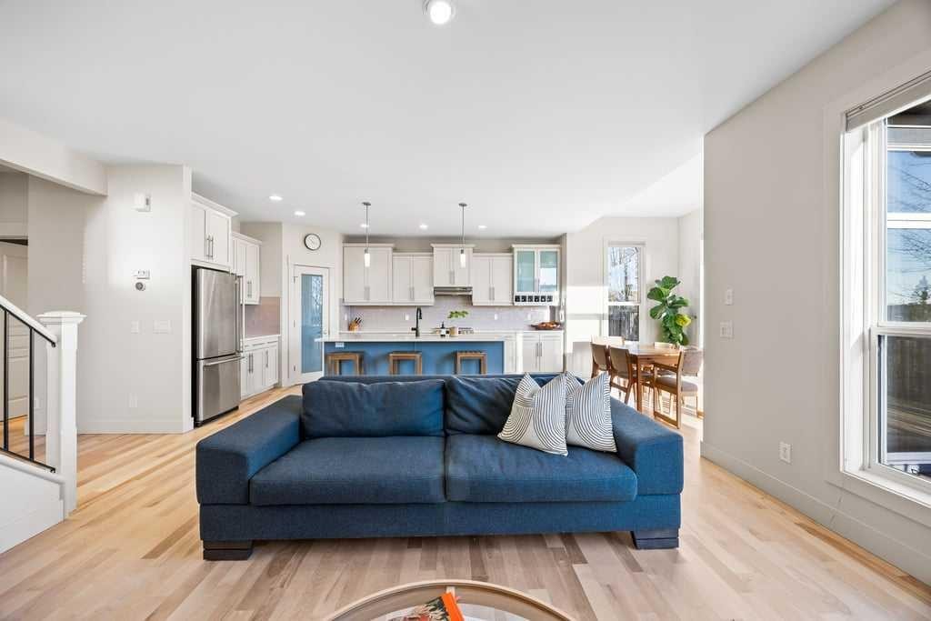 59 Cortina Way Sw, Calgary, AB - Indoor Photo Showing Living Room