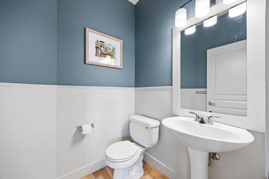 59 Cortina Way Sw, Calgary, AB - Indoor Photo Showing Bathroom
