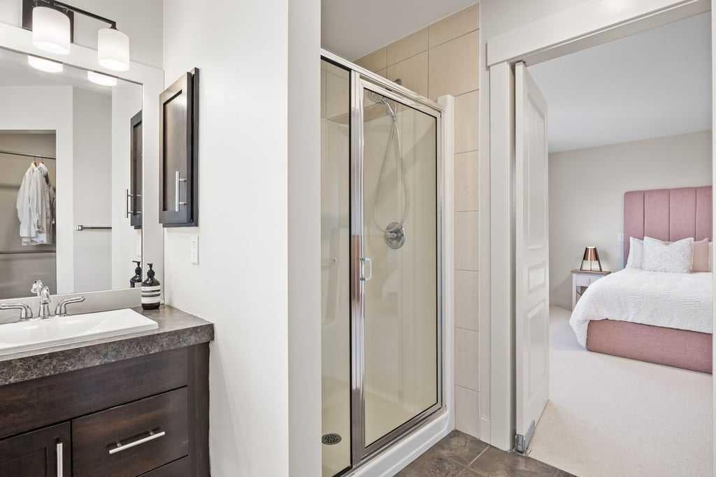 59 Cortina Way Sw, Calgary, AB - Indoor Photo Showing Bathroom