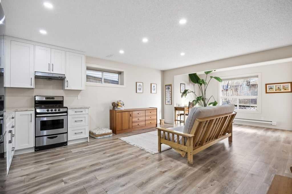 59 Cortina Way Sw, Calgary, AB - Indoor