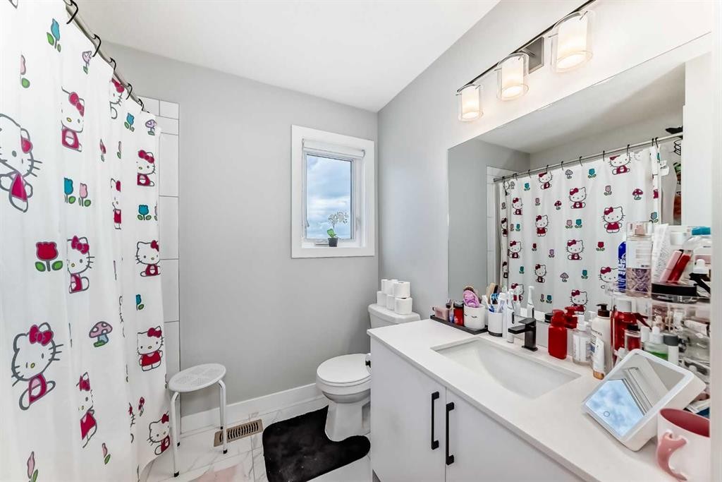 71 Skyview Ranch Avenue Ne, Calgary, AB - Indoor Photo Showing Bathroom