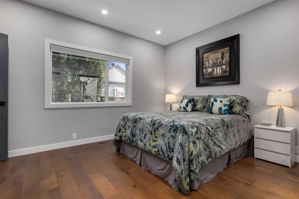 3223 Signal Hill Drive Sw, Calgary, AB - Indoor Photo Showing Bedroom