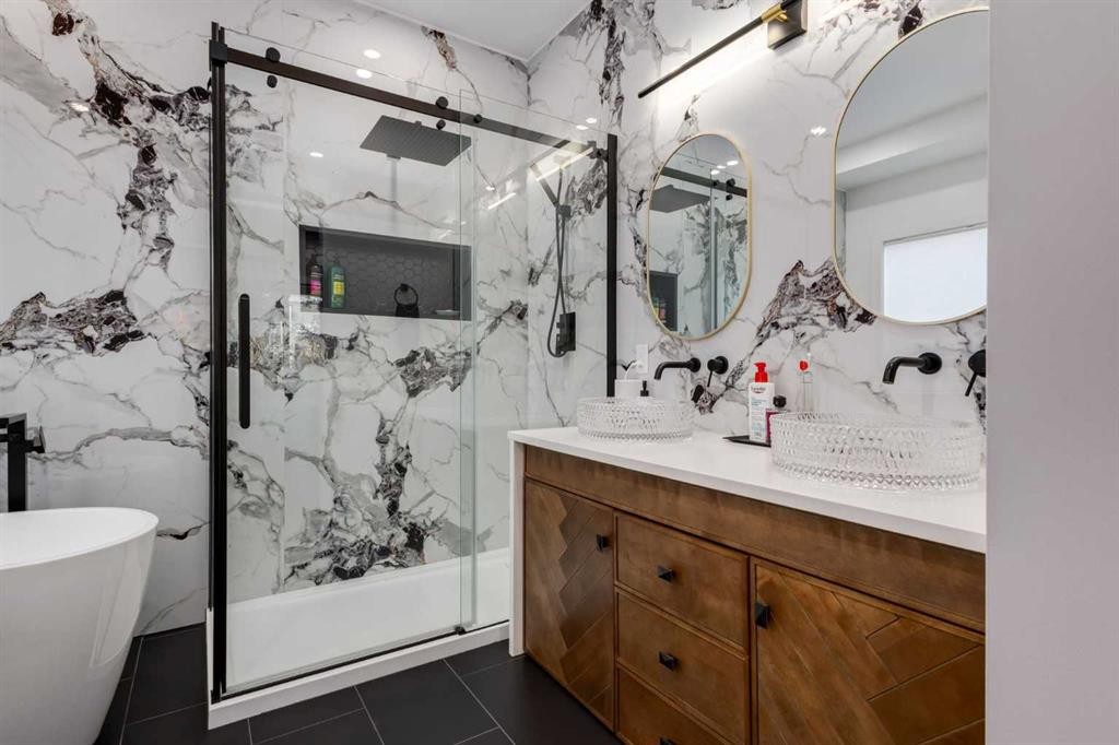 3223 Signal Hill Drive Sw, Calgary, AB - Indoor Photo Showing Bathroom