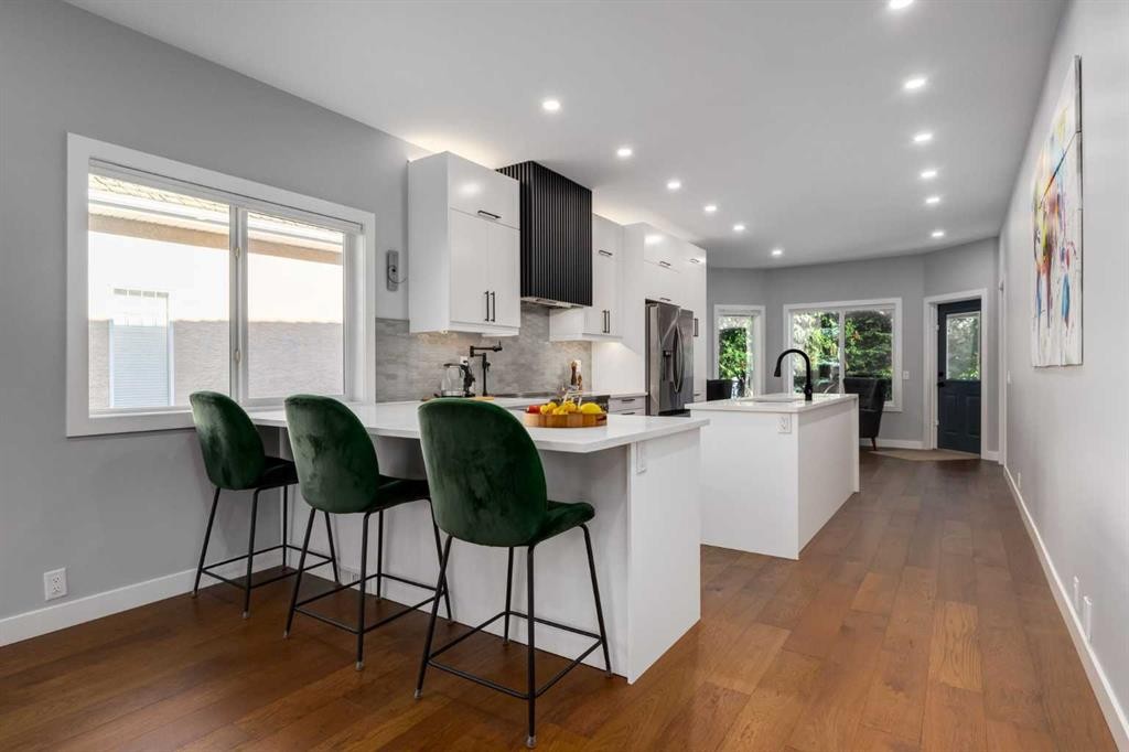 3223 Signal Hill Drive Sw, Calgary, AB - Indoor Photo Showing Kitchen With Upgraded Kitchen