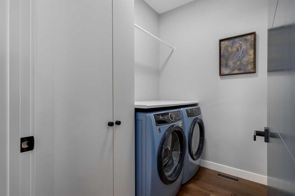 3223 Signal Hill Drive Sw, Calgary, AB - Indoor Photo Showing Laundry Room
