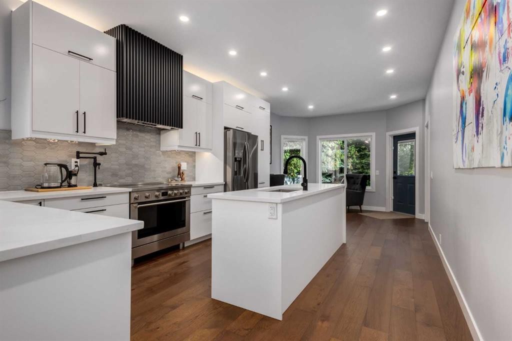3223 Signal Hill Drive Sw, Calgary, AB - Indoor Photo Showing Kitchen With Upgraded Kitchen