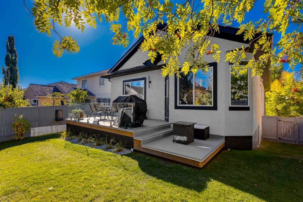 3223 Signal Hill Drive Sw, Calgary, AB - Outdoor With Deck Patio Veranda