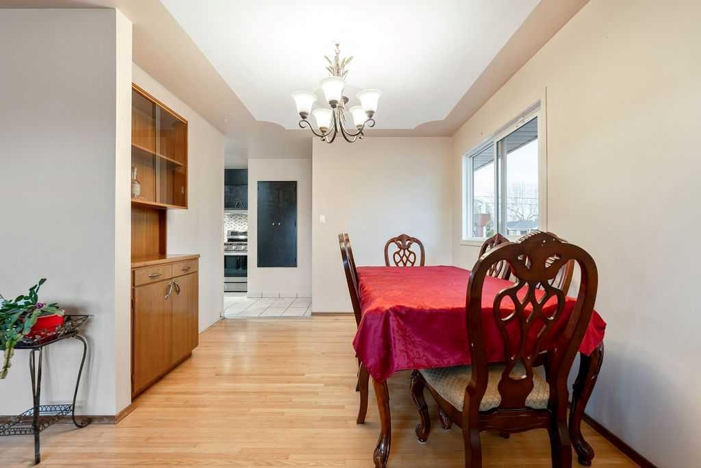 9136 Allison Drive Se, Calgary, AB - Indoor Photo Showing Dining Room