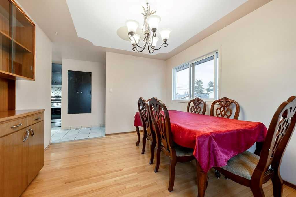 9136 Allison Drive Se, Calgary, AB - Indoor Photo Showing Dining Room