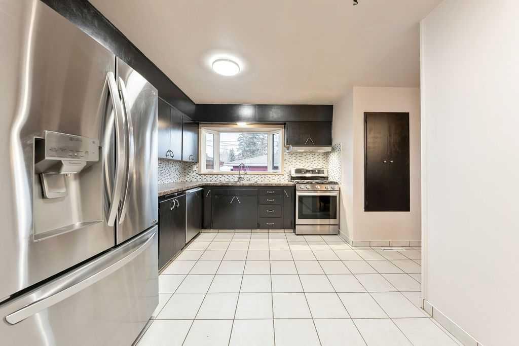 9136 Allison Drive Se, Calgary, AB - Indoor Photo Showing Kitchen