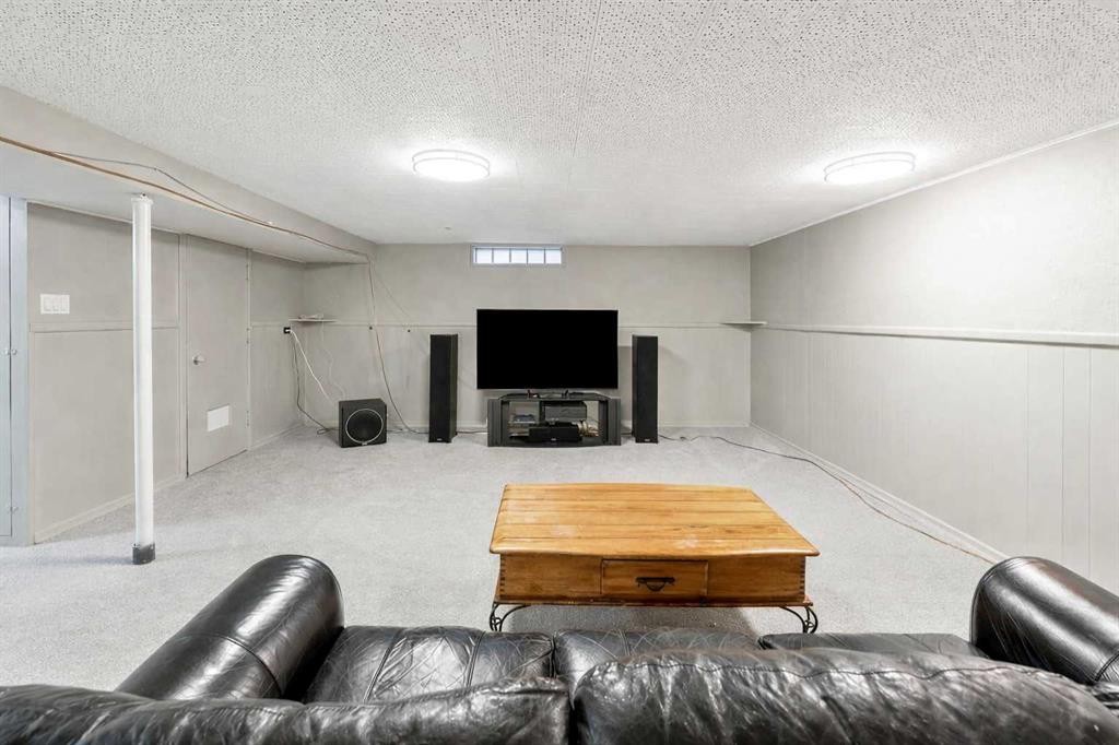 9136 Allison Drive Se, Calgary, AB - Indoor