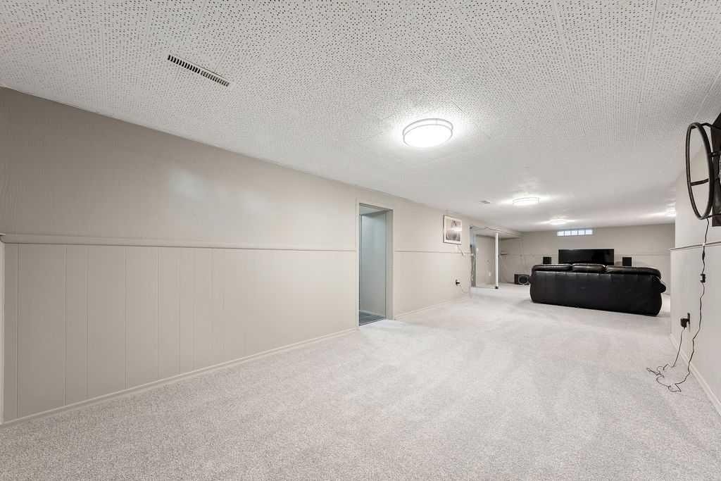 9136 Allison Drive Se, Calgary, AB - Indoor