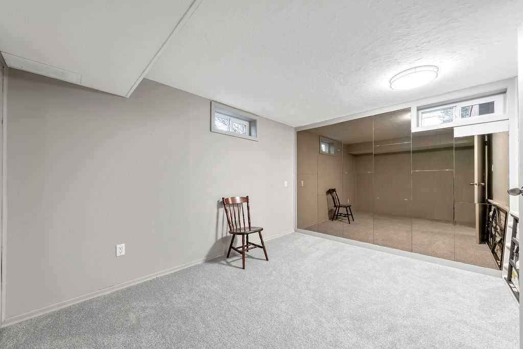 9136 Allison Drive Se, Calgary, AB - Indoor