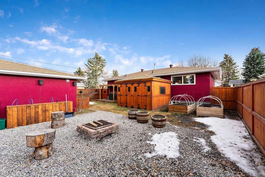 9136 Allison Drive Se, Calgary, AB - Outdoor