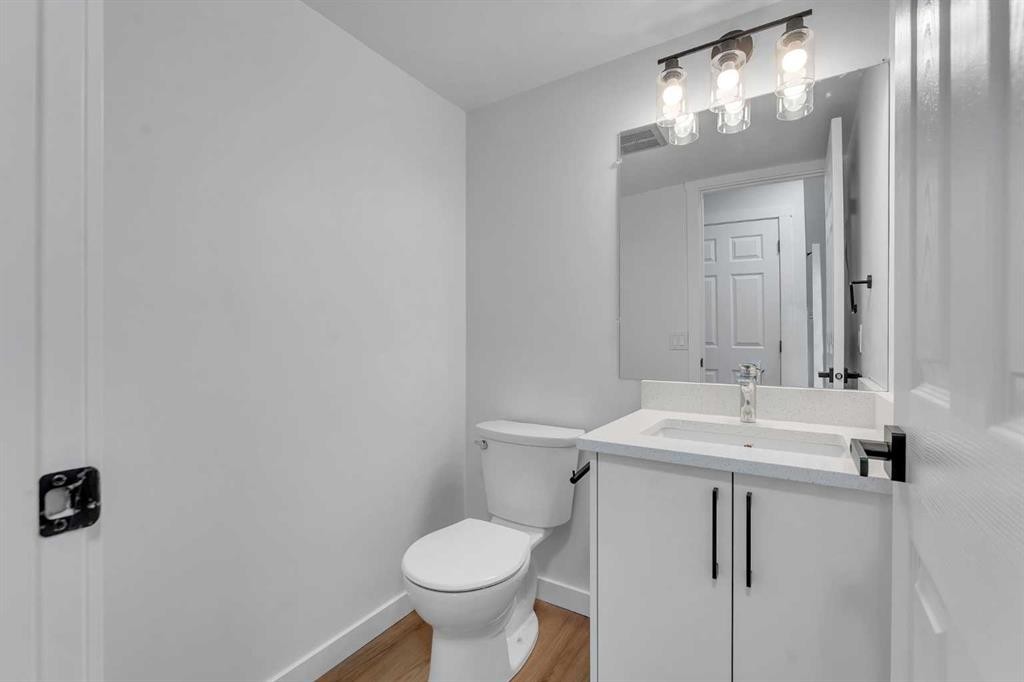 63 Penworth Close Se, Calgary, AB - Indoor Photo Showing Bathroom