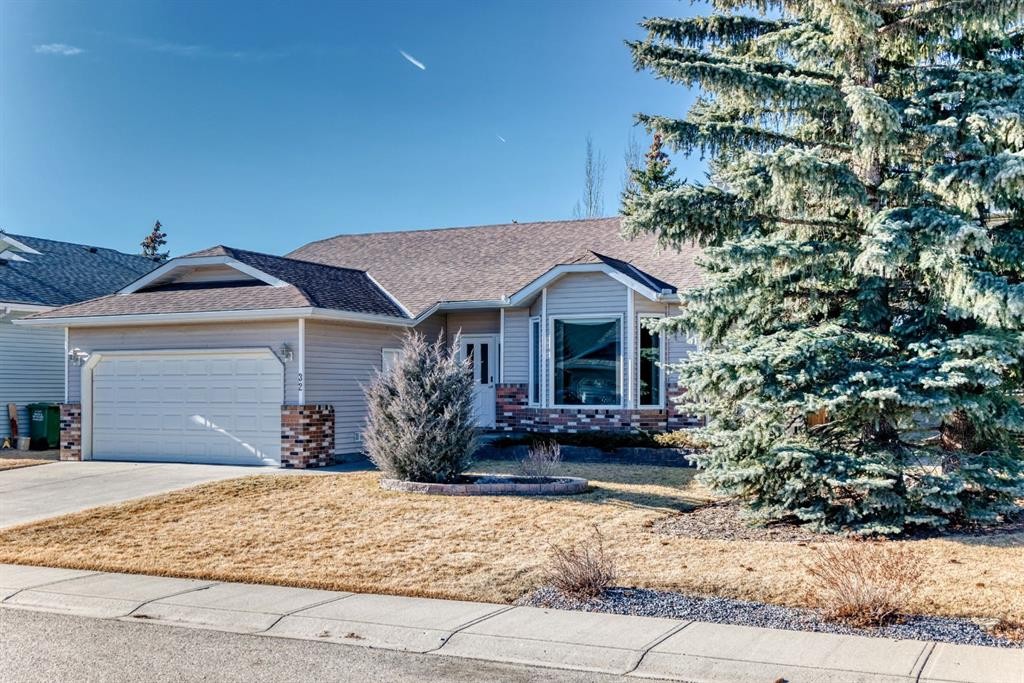 32 West Mackay Crescent, Cochrane, AB - Outdoor