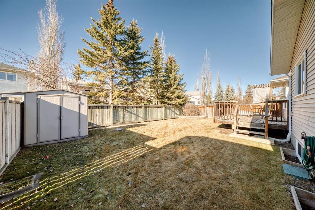 32 West Mackay Crescent, Cochrane, AB - Outdoor