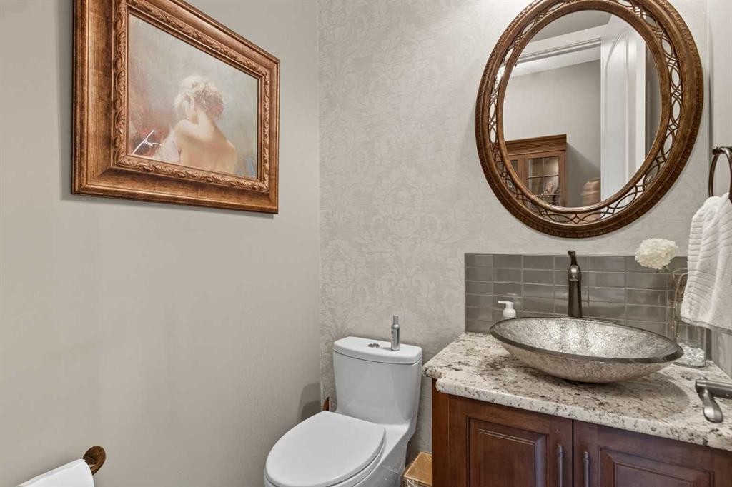 41 Evergreen Mount Sw, Calgary, AB - Indoor Photo Showing Bathroom
