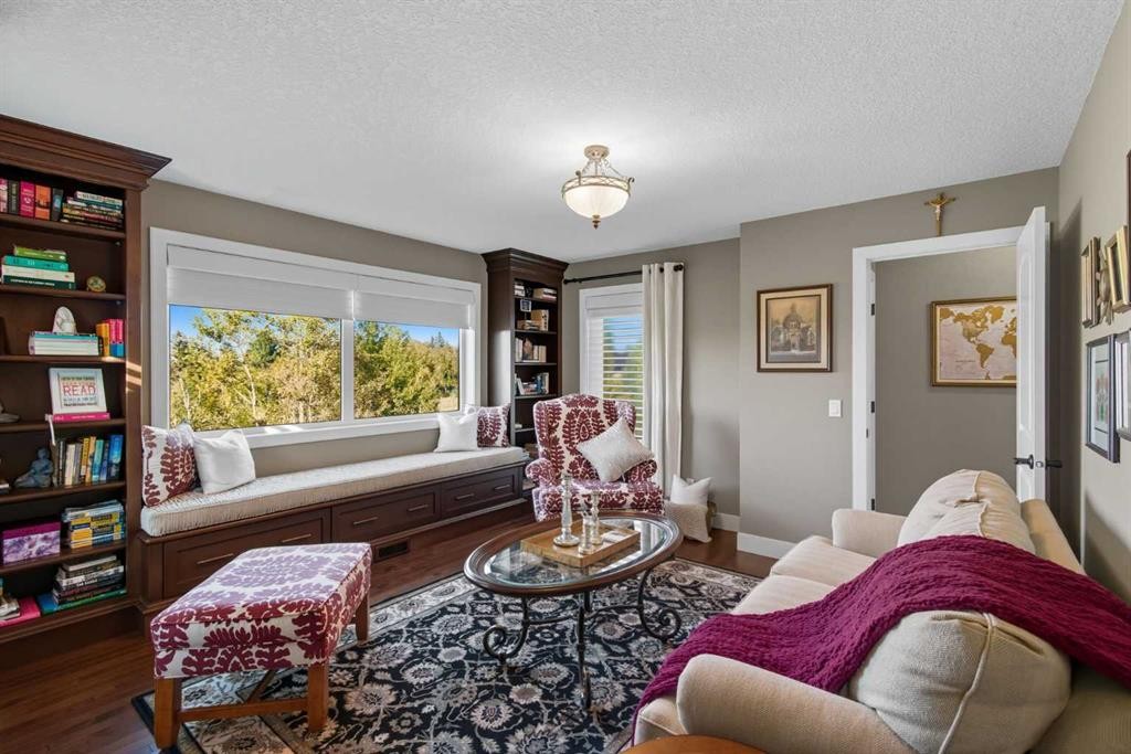 41 Evergreen Mount Sw, Calgary, AB - Indoor Photo Showing Living Room