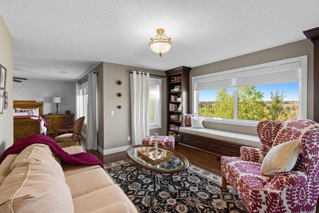 41 Evergreen Mount Sw, Calgary, AB - Indoor Photo Showing Living Room