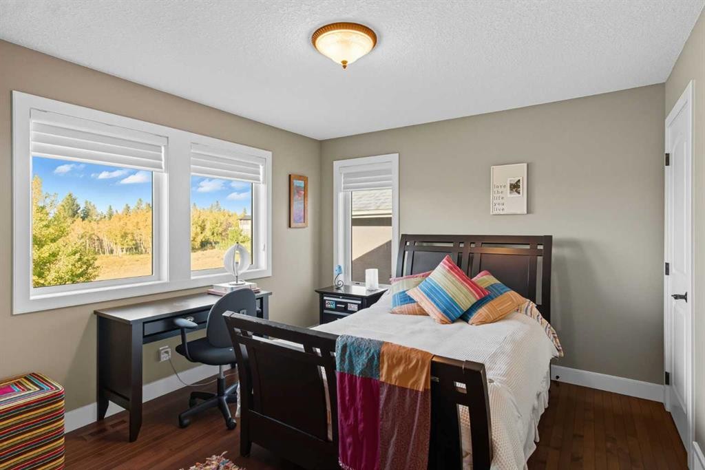 41 Evergreen Mount Sw, Calgary, AB - Indoor Photo Showing Bedroom