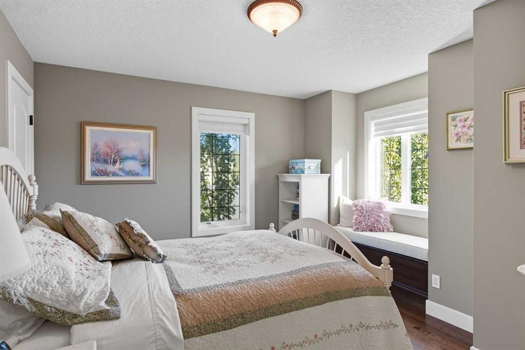 41 Evergreen Mount Sw, Calgary, AB - Indoor Photo Showing Bedroom