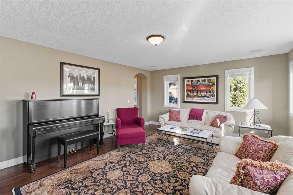 41 Evergreen Mount Sw, Calgary, AB - Indoor Photo Showing Living Room