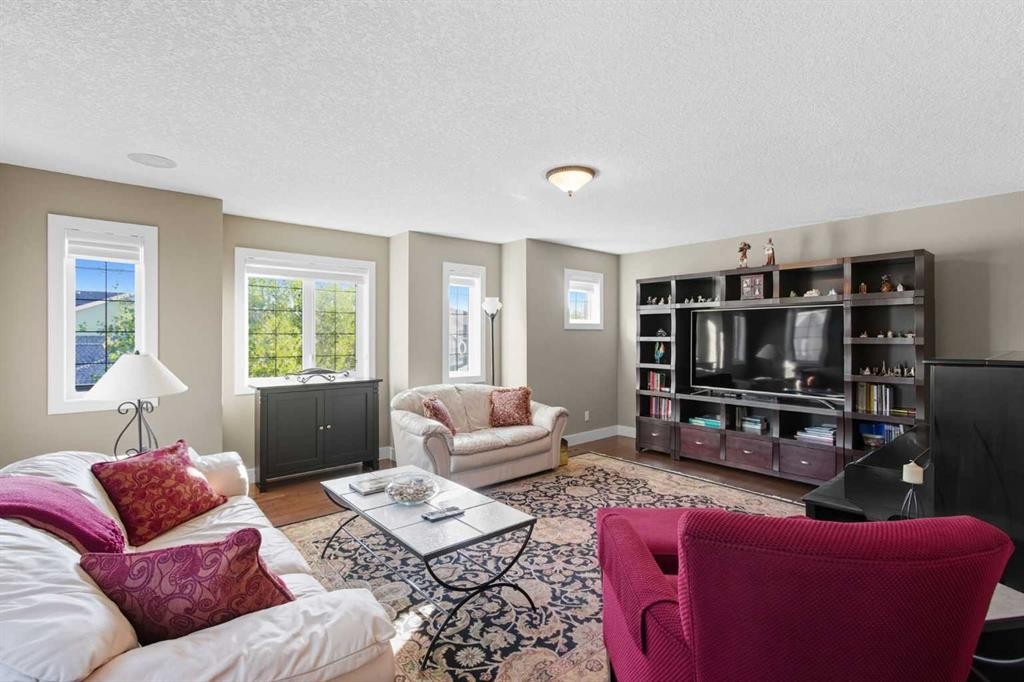 41 Evergreen Mount Sw, Calgary, AB - Indoor Photo Showing Living Room