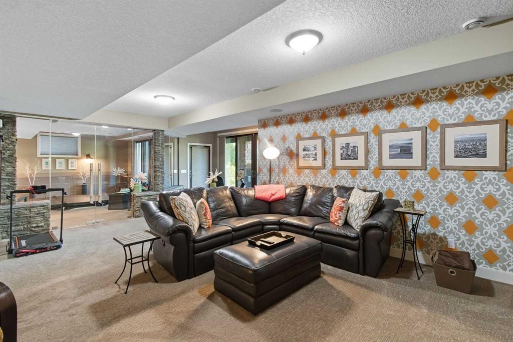 41 Evergreen Mount Sw, Calgary, AB - Indoor Photo Showing Living Room