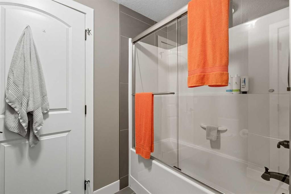 41 Evergreen Mount Sw, Calgary, AB - Indoor Photo Showing Bathroom