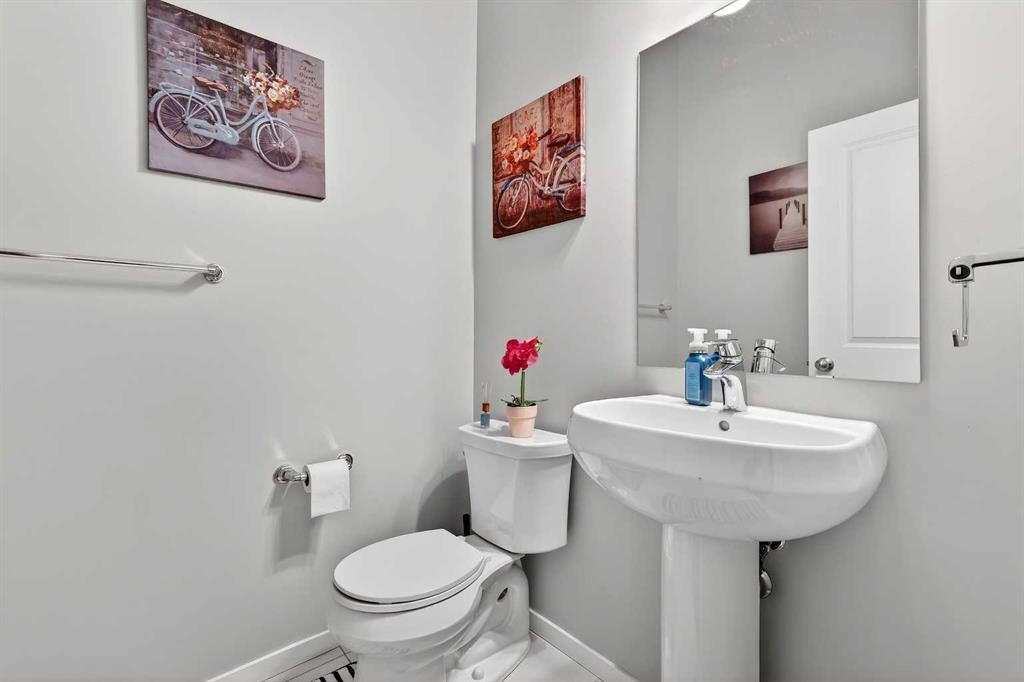 140 Savanna Road Ne, Calgary, AB - Indoor Photo Showing Bathroom