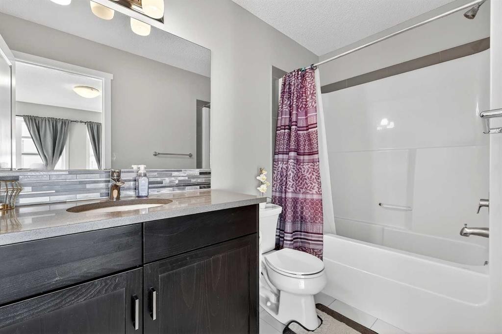 140 Savanna Road Ne, Calgary, AB - Indoor Photo Showing Bathroom