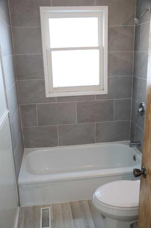4008 2 Street Nw, Calgary, AB - Indoor Photo Showing Bathroom