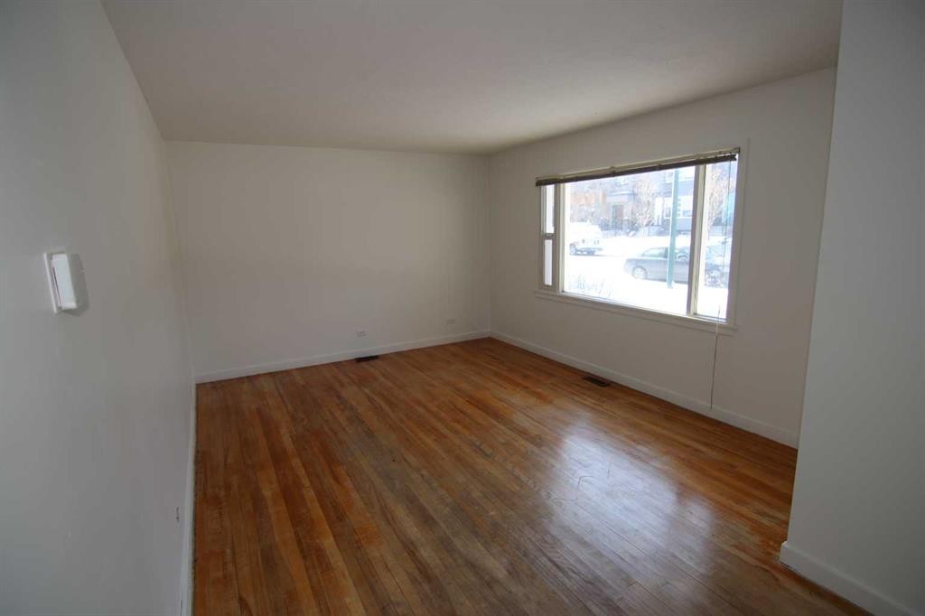 4008 2 Street Nw, Calgary, AB - Indoor Photo Showing Other Room