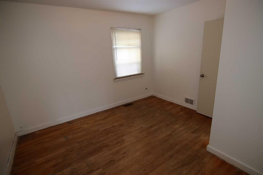 4008 2 Street Nw, Calgary, AB - Indoor Photo Showing Other Room