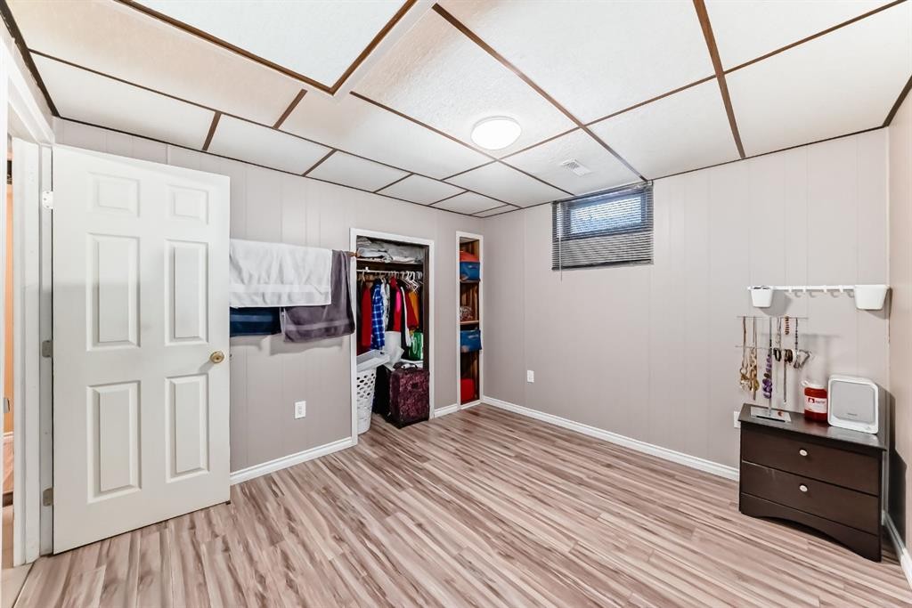 236 Pinecliff Way Ne, Calgary, AB - Indoor Photo Showing Other Room