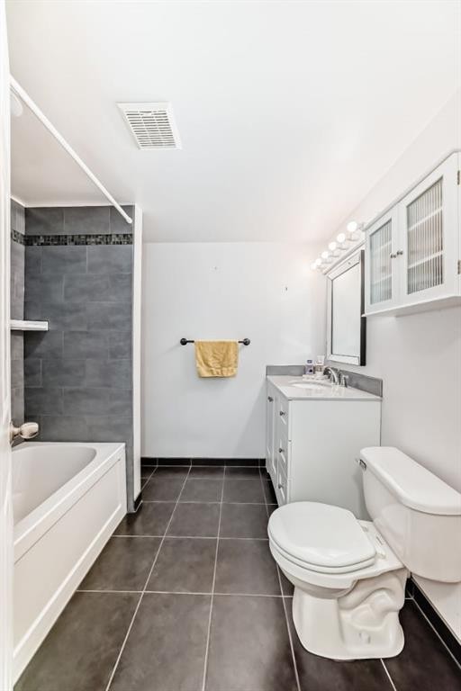 236 Pinecliff Way Ne, Calgary, AB - Indoor Photo Showing Bathroom