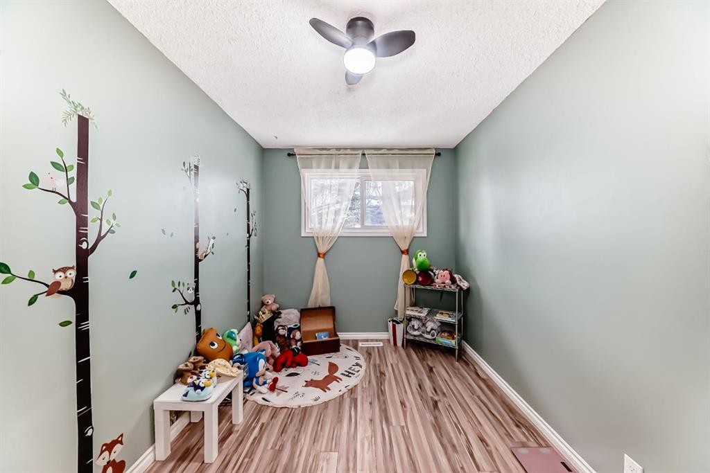 236 Pinecliff Way Ne, Calgary, AB - Indoor Photo Showing Other Room