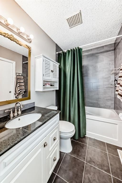 236 Pinecliff Way Ne, Calgary, AB - Indoor Photo Showing Bathroom