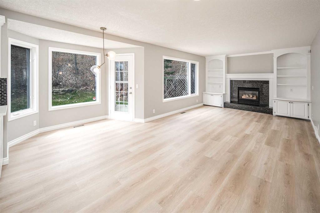 79 Hamptons Heights Nw, Calgary, AB - Indoor Photo Showing Living Room With Fireplace
